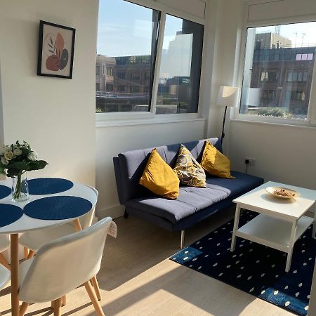 Central Location, Parking, Wi-Fi, Modern Apartment 米尔顿凯恩斯 外观 照片