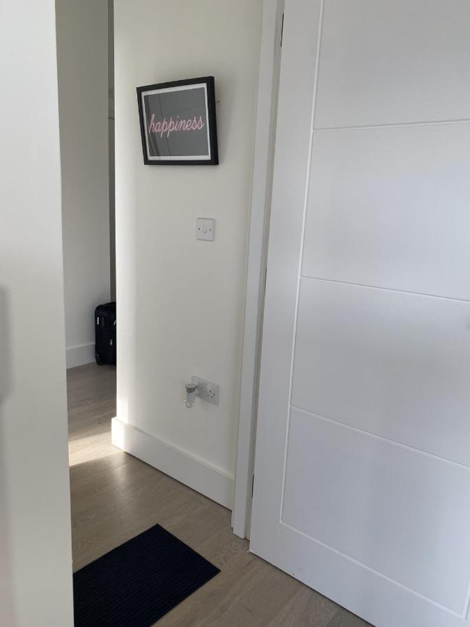 Central Location, Parking, Wi-Fi, Modern Apartment 米尔顿凯恩斯 外观 照片