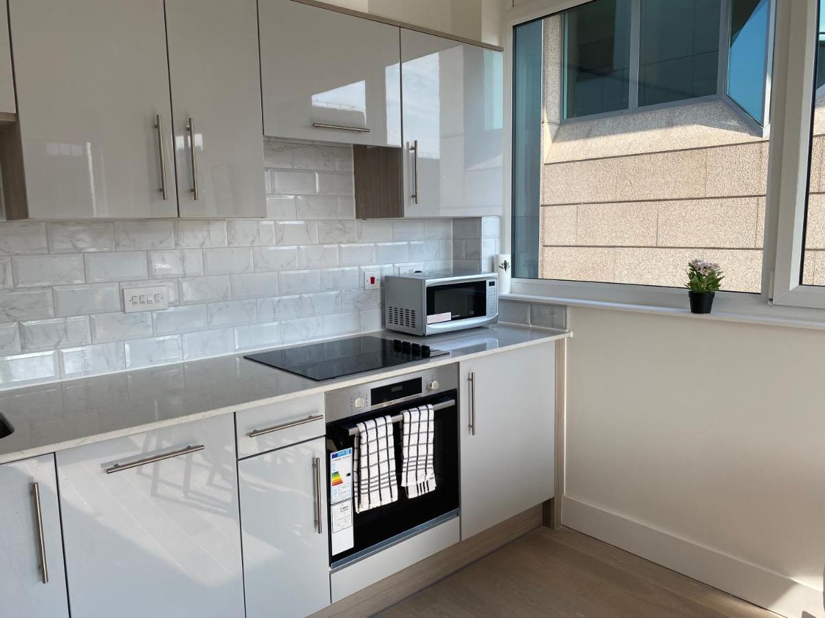 Central Location, Parking, Wi-Fi, Modern Apartment 米尔顿凯恩斯 外观 照片