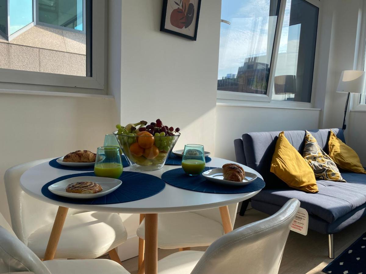 Central Location, Parking, Wi-Fi, Modern Apartment 米尔顿凯恩斯 外观 照片