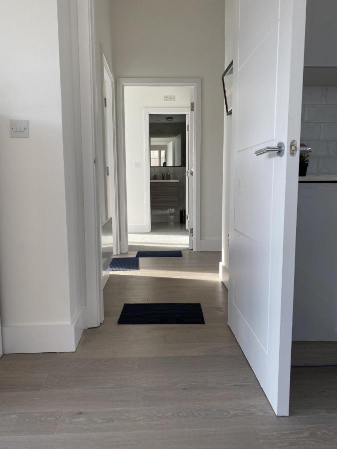 Central Location, Parking, Wi-Fi, Modern Apartment 米尔顿凯恩斯 外观 照片