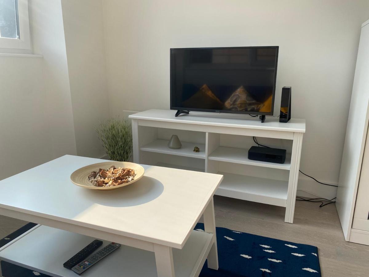 Central Location, Parking, Wi-Fi, Modern Apartment 米尔顿凯恩斯 外观 照片