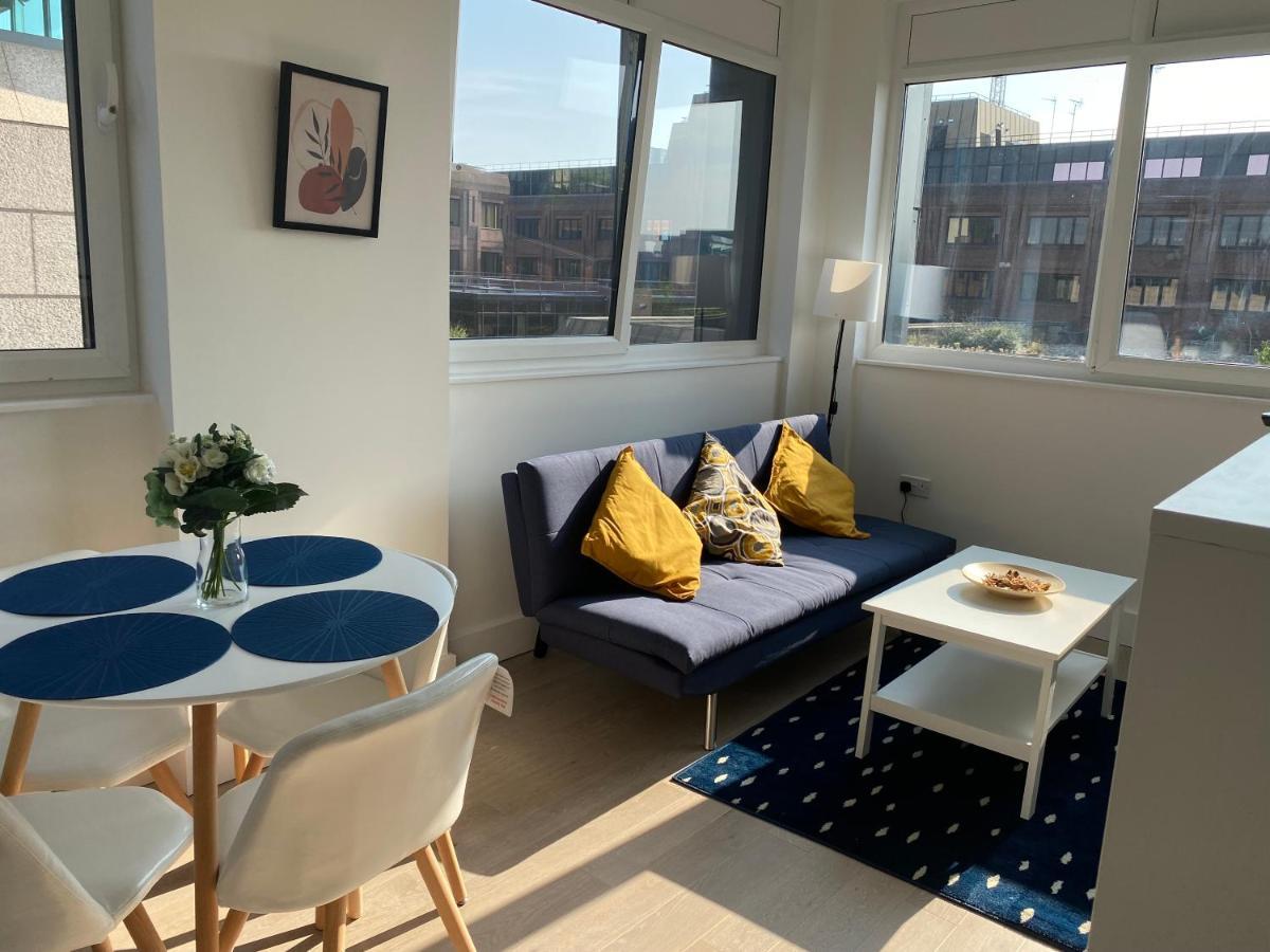 Central Location, Parking, Wi-Fi, Modern Apartment 米尔顿凯恩斯 外观 照片
