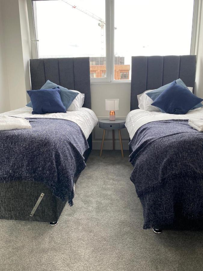 Central Location, Parking, Wi-Fi, Modern Apartment 米尔顿凯恩斯 外观 照片