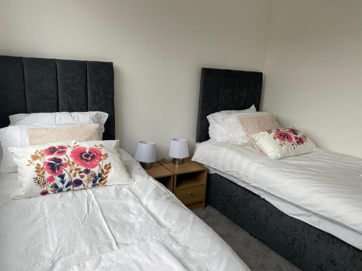 Central Location, Parking, Wi-Fi, Modern Apartment 米尔顿凯恩斯 外观 照片