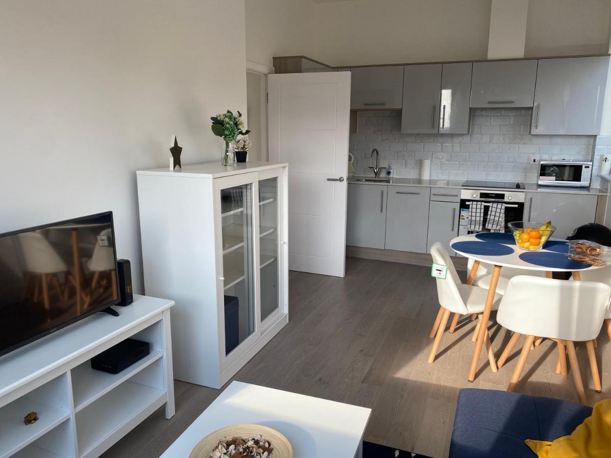 Central Location, Parking, Wi-Fi, Modern Apartment 米尔顿凯恩斯 外观 照片